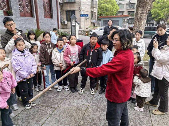 玉屏:春假探非遗 品味箫笛神韵