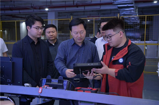 穆嵘坤调研大数据产业和跨境电商发展