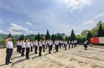 铜仁市委党校中青班赴困牛山开展党性教育