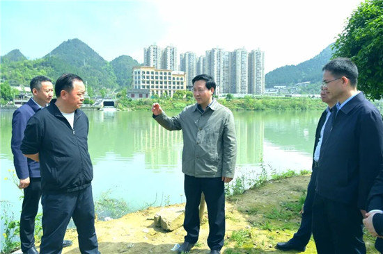 穆嵘坤到碧江区调研