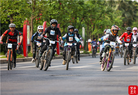 组图 | 玉屏山地自行车爬坡赛上演“速度与激情”