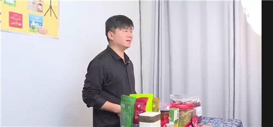 “手机是新农具，直播是新农活”