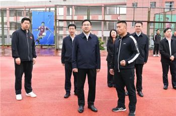 李作勋调研青年工作并与青年代表座谈