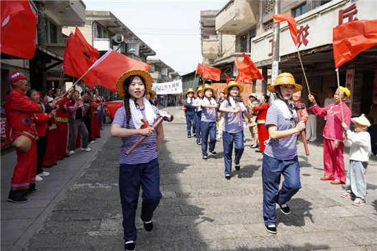 五一假期首日，万山“戏”好多！