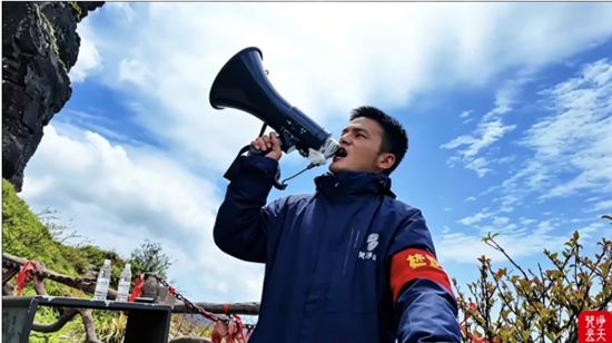 梵净山“加油哥”：我治愈万千游客，世间善意治愈我