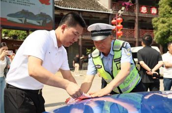 320辆余台送考车集结 爱心护航高考学子