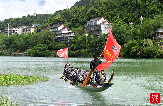 劈波斩浪划龙舟 文旅相融显本色