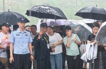 高考遇暴雨 铜仁全城暖心守护考生追梦路