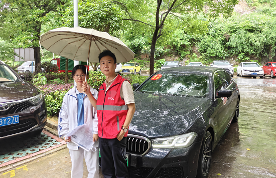 人保财险铜仁万山支公司:爱心送考 助力高考