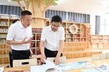 李作勋在逸群小学讲授思想政治理论课