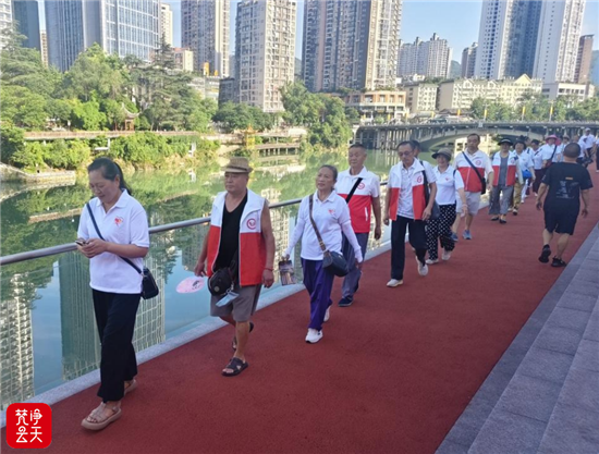 铜仁银龄志愿者开展河道防溺水志愿服务