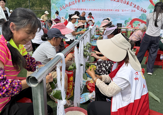 人保财险铜仁碧江支公司:粽子飘香暖人心