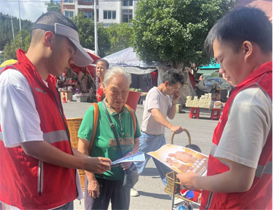 人保财险铜仁江口支公司:保险下乡送保障 反诈宣传护万家