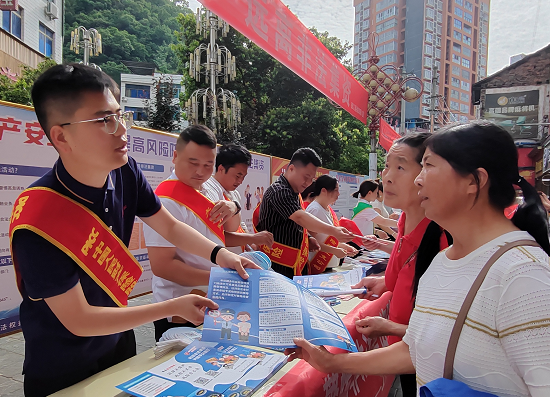 人保财险铜仁德江支公司:织密防非防护网 护住群众养老钱