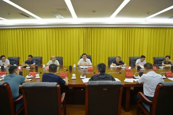 穆嵘坤赴大龙玉屏万山调研