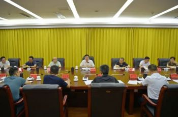 穆嵘坤赴大龙玉屏万山调研