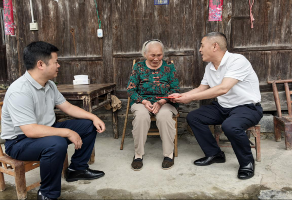 铜仁市退役军人事务局开展烈士遗属走访慰问活动