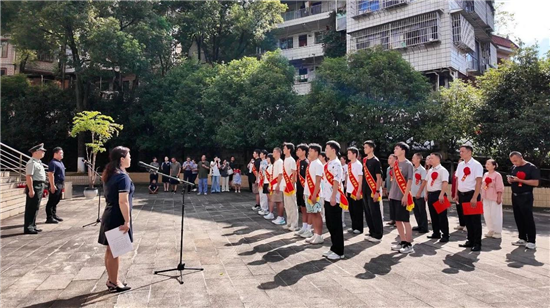 携笔从戎踏征程 青春热血铸军魂