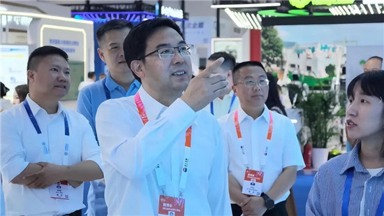 李作勋到2026中国国际大数据产业博览会铜仁馆巡馆调研