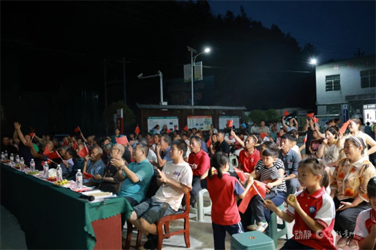 桂香伴月圆 团结聚乡亲！思南周寨村群众共度温情中秋共叙团结深情