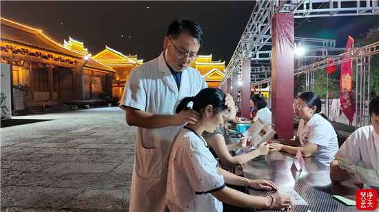 便民义诊送健康，中医药文化夜市走进中南门