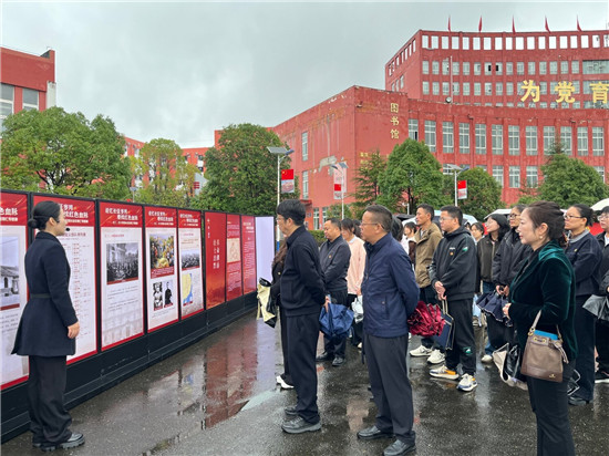 长征胜利90周年专题巡展走进铜仁高校