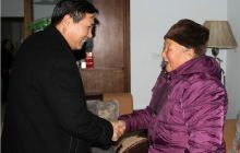 铜仁市民政局广泛开展新春走访慰问退休老干部活动