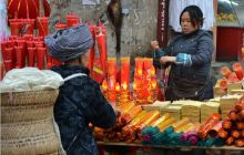 苗乡人民购“红”贺春节