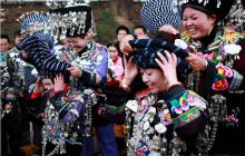 松桃江桥举办民族联谊活动