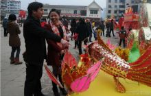 思南县举办大型土家灯展