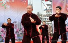 松桃社区文化展演活动群众乐翻天