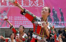 德江举办健身球操大赛庆“三·八”