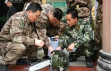 贵州印江民兵应急分队集中学消防器材使用