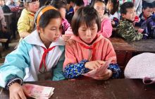 盘石村小发放贫困寄宿生生活补助费