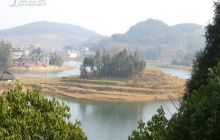 畅游松桃苗王湖 爬山戏水乐翻天