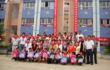 市妇联开展 “六 ” 关爱留守儿童 送温暖献爱心捐赠活动