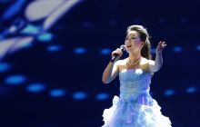 追逐梦想的歌唱青年