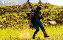 2013年碧江区龙舟大赛上的滑翔机表演