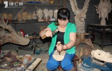 杨云霞与她的傩面具