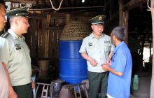 碧江消防爱民实践访贫问苦传达“正能量”