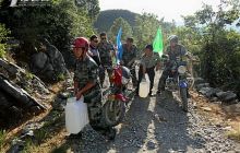 石阡摩托车送水队成为高山上独特的风景线