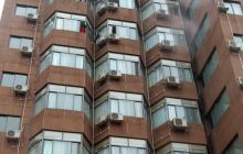 女子因感情纠纷割腕轻生  跳楼瞬间被消防救下