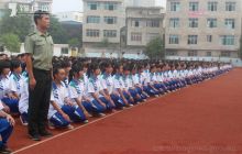 德江二中举行2013级高一新生军训总结大会