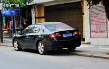 随手拍：出租车私家车乱停乱靠扰乱城市交通