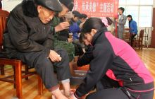 铜仁市人口计生系统关爱关心老年人