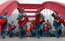 深秋夕阳红似火