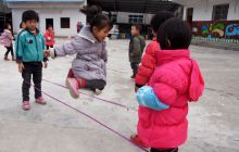 德江甘溪小学留守儿童的快乐生活