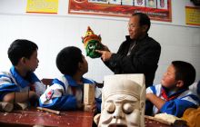 德江：傩面具雕刻进课堂