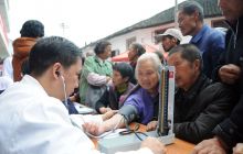 铜仁市政协开展送医下乡活动