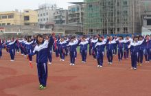 德江二中3000余名学生表演傩韵操